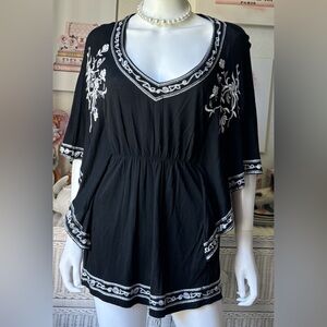 Fylo Embroidered Top Dolman Sleeves black & white Size XXL Jrs. = Women’s size L
